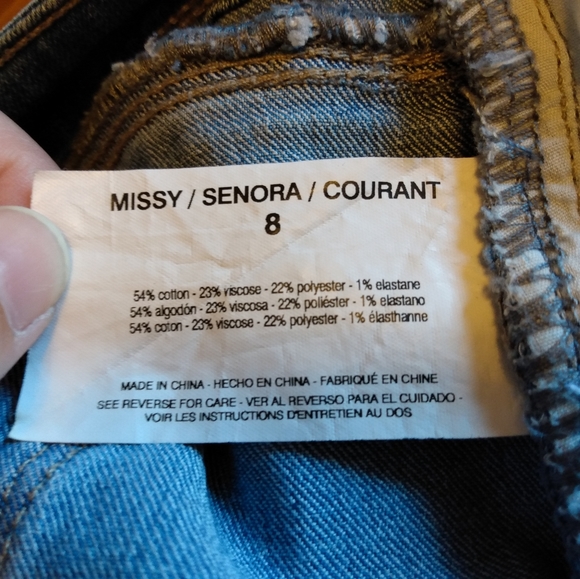 🔴 SALE Bandolino Distressed Crystal and Pearl Embellished Cropped Jeans - Picture 10 of 10